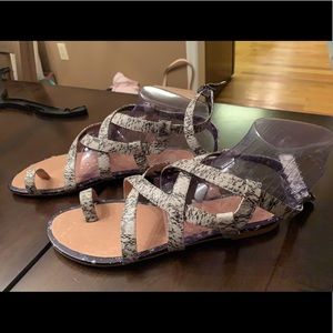 NWT Cabi Sandals Size 9